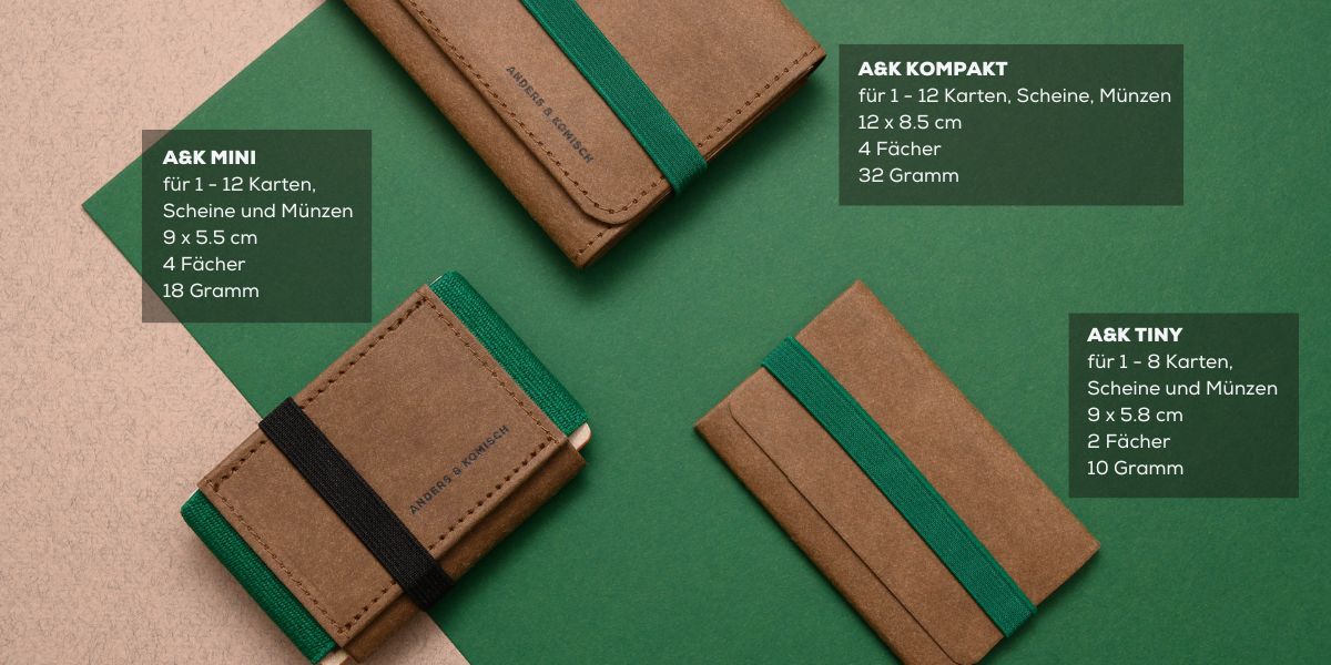 MINI Portemonnaies mit Münzfach von A&K in 3 Modellen, die Handwerkskunst, Produktqualität und Nachhaltigkeit vereinen. Die Geldbörsen haben die Farben: Braun mit Grünem Gummiband..